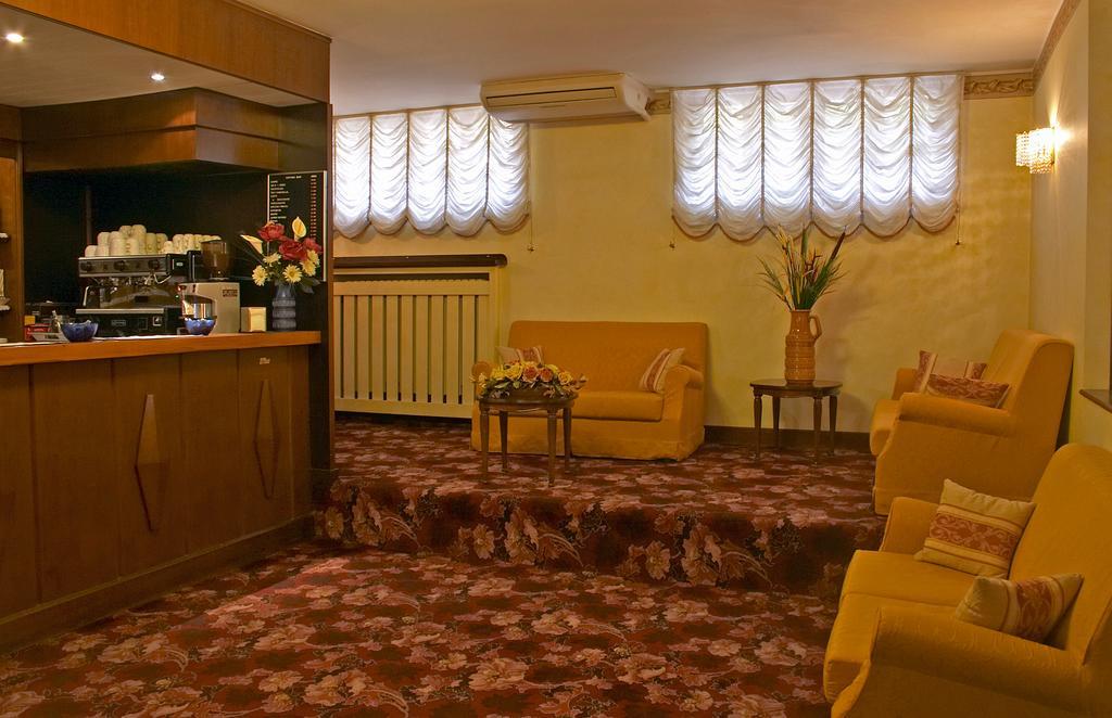 Hotel Quattro Strade Garbagnate Milanese Extérieur photo